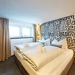 The Poolhouse Boutique Apartment