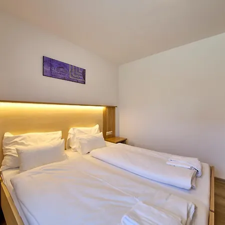 The Poolhouse Boutique Lodge