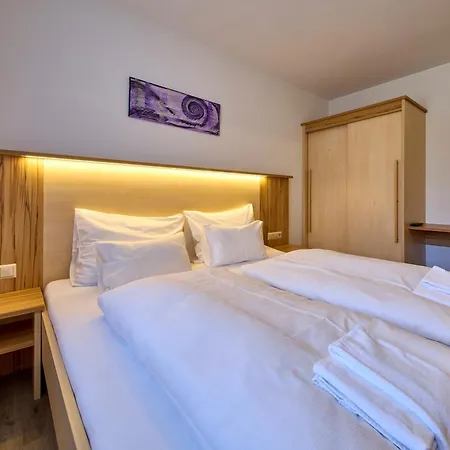 The Poolhouse Boutique Lodge *