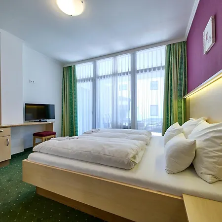 The Poolhouse Boutique Lodge *