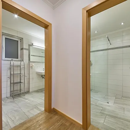The Poolhouse Boutique Lodge *