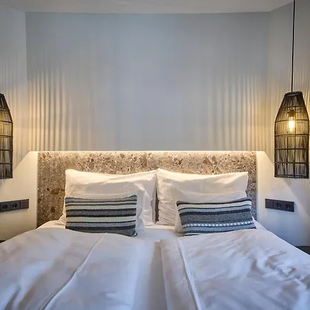 The Poolhouse Boutique Lodge *