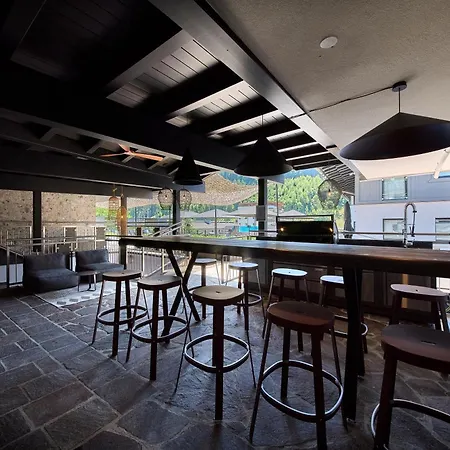 The Poolhouse Boutique Lodge *