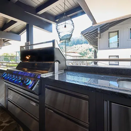 The Poolhouse Boutique Lodge