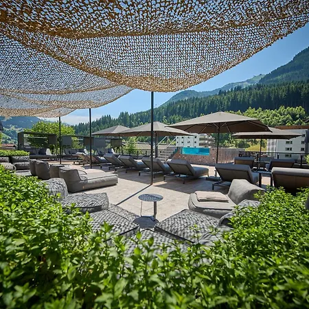Апартаменты The Poolhouse Boutique Lodge