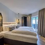 The Poolhouse Boutique *