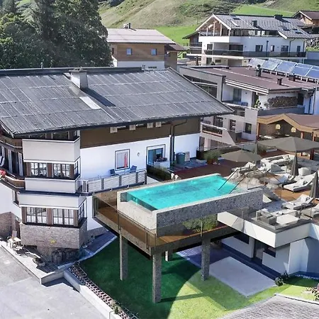 The Poolhouse Boutique