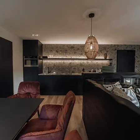 The Poolhouse Boutique Lodge *