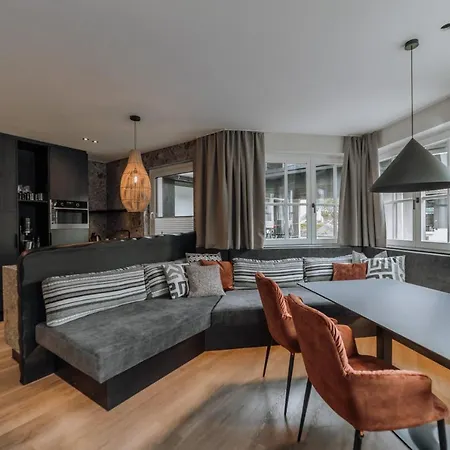 The Poolhouse Boutique Lodge *