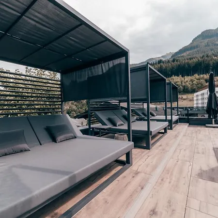 The Poolhouse Boutique Lodge *