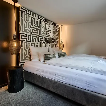 The Poolhouse Boutique Lodge *