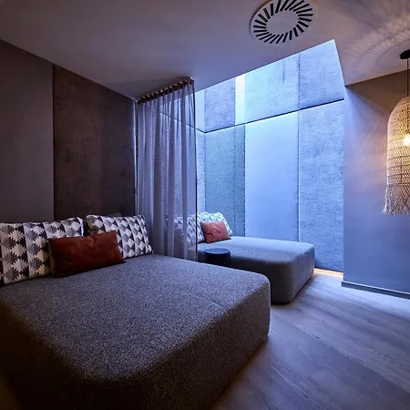 The Poolhouse Boutique Lodge *