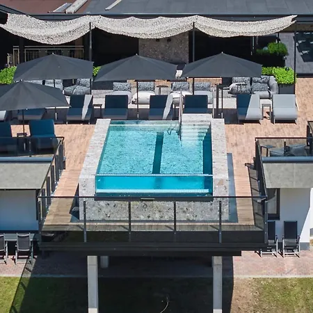 The Poolhouse Boutique アパート *