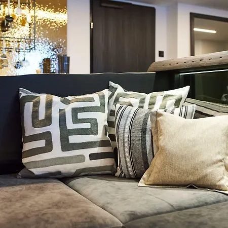 The Poolhouse Boutique Lodge *