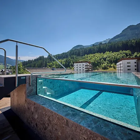 The Poolhouse Boutique Lodge