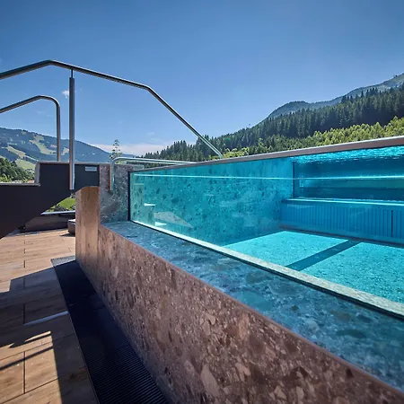 The Poolhouse Boutique Lodge *